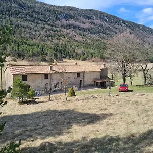  Hébergement de vacances La Grande Maison Dans La Prairie
